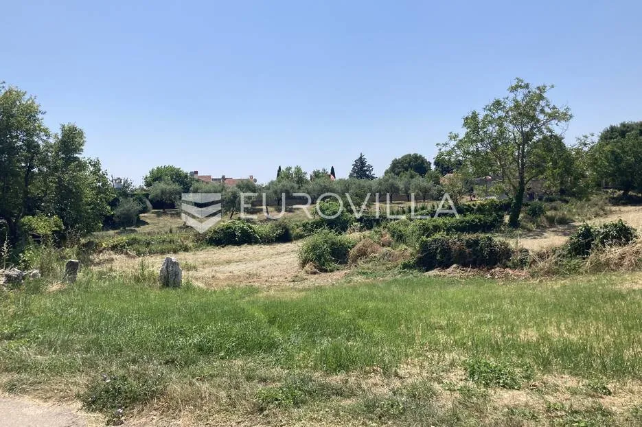 istra, puntera, građevinsko zemljište 1985 m² na super lokaciji u centru mjesta - slika 2