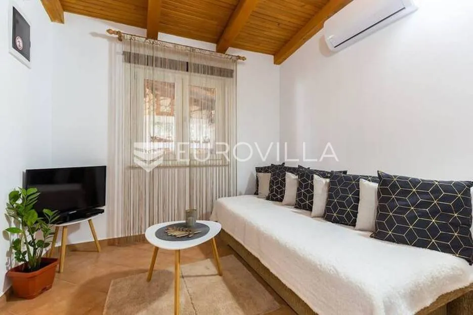 istra, pula - veli vrh, dvije samostojeće prizemnice sa bazenom nkp 50 m2 i 90 m2 - slika 21