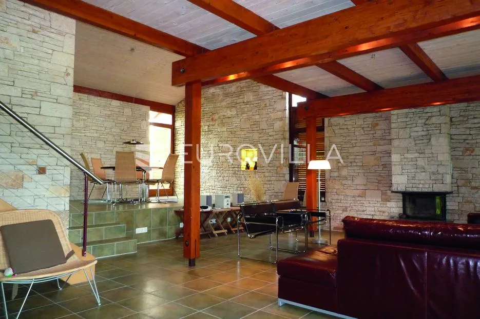 istra, rovinj, unikatna vila 362 m² na samo 150 metara od mora na traženoj lokaciji - slika 2
