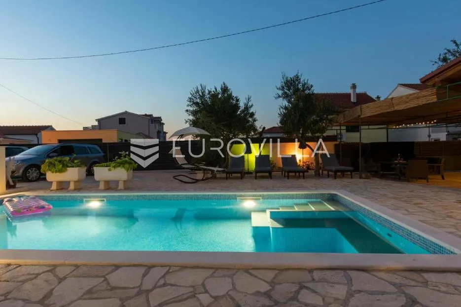 zečevo rogozničko, prekrasna apartmanska kuća s bazenom, 236 m² - slika 2