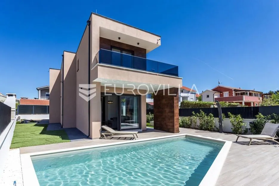 vodice, luksuzna vila s bazenom, novogradnja, parcela 480 m² - slika 2