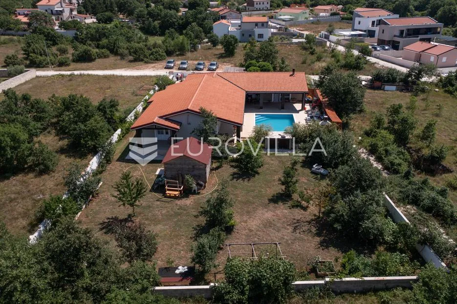 istra, svetvinčenat, samostojeća prizemnica s vrtom i bazenom - slika 32