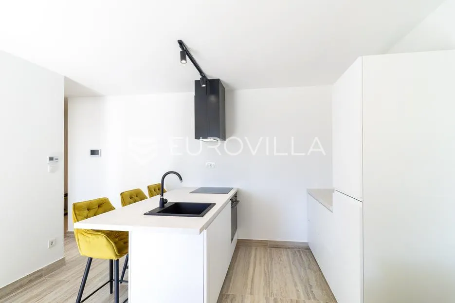 rijeka, podmurvice, prekrasan trosoban stan nkp 70 m2 - slika 4