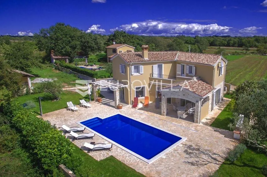 istra, vošteni, predivna katnica 180 m² s bazenom i uređenom okućnicom - slika 31