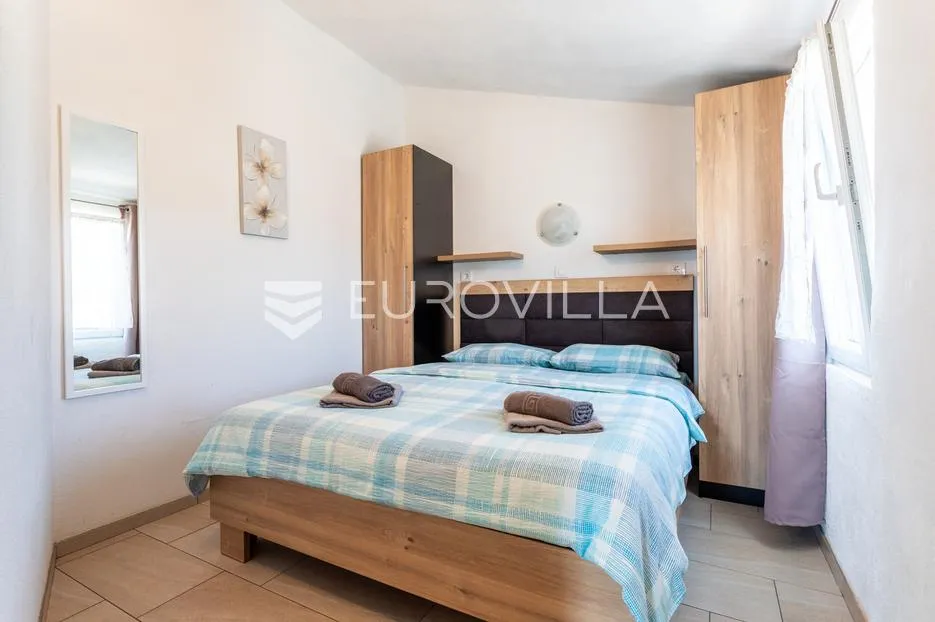 vinišće, samostojeća apartmanska kuća ukupne površine 259 m2 - slika 10