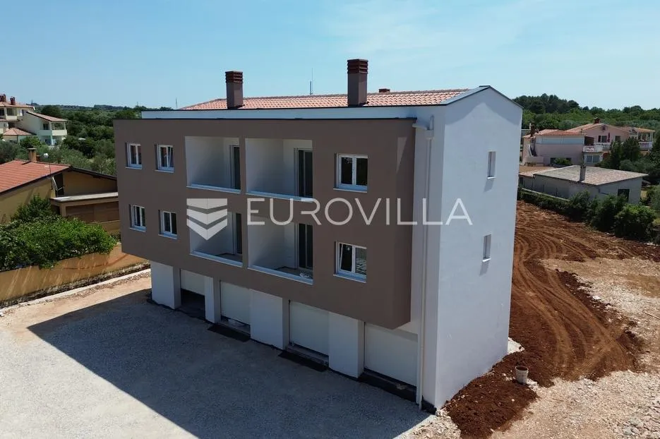 istra, peroj, moderan stan s garažom i terasom - slika 18