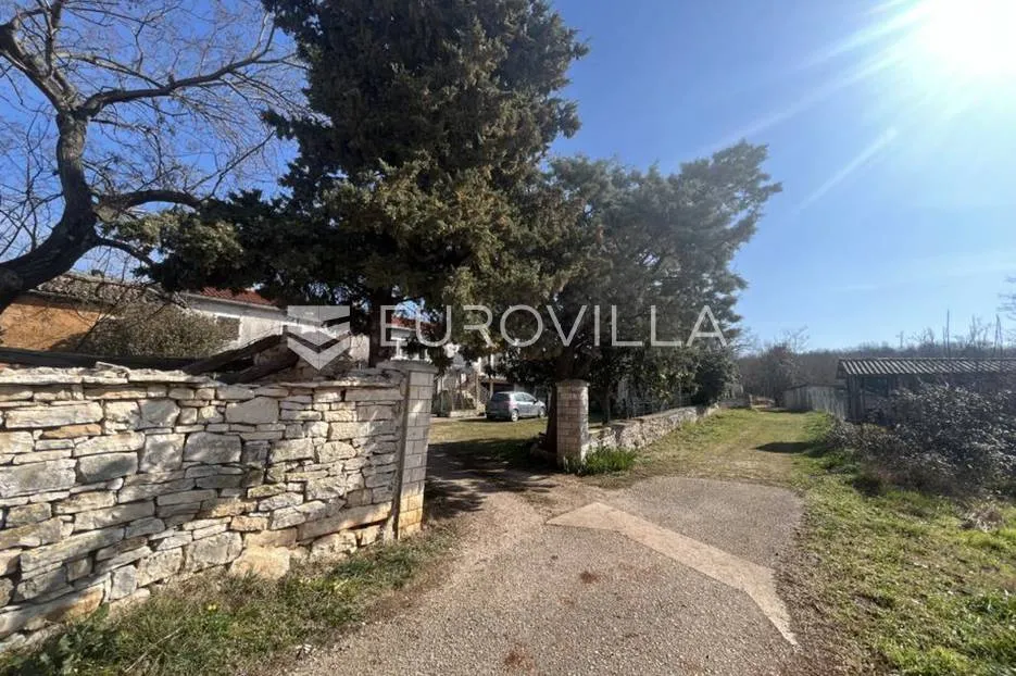 kaštel, plovanija velika stara samostojeća kuća - stancija - slika 3