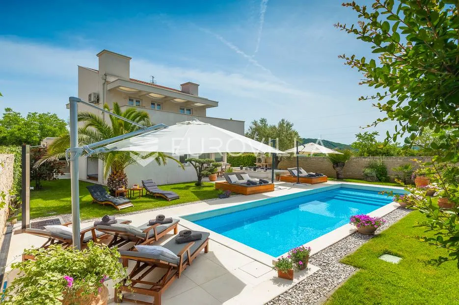 rovinj, rovinjsko selo, prekrasna villa s wellnessom i bazenom, 224 m² - slika 2