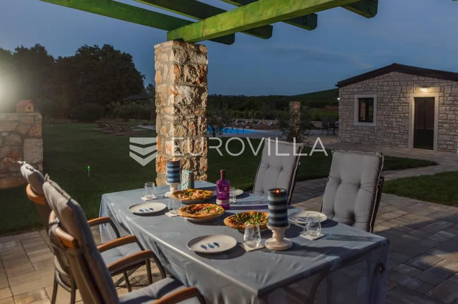 istra, umag, autentična istarska kamena kuća 260 m², okružena zelenilom, 1349 m² okućnice - slika 69