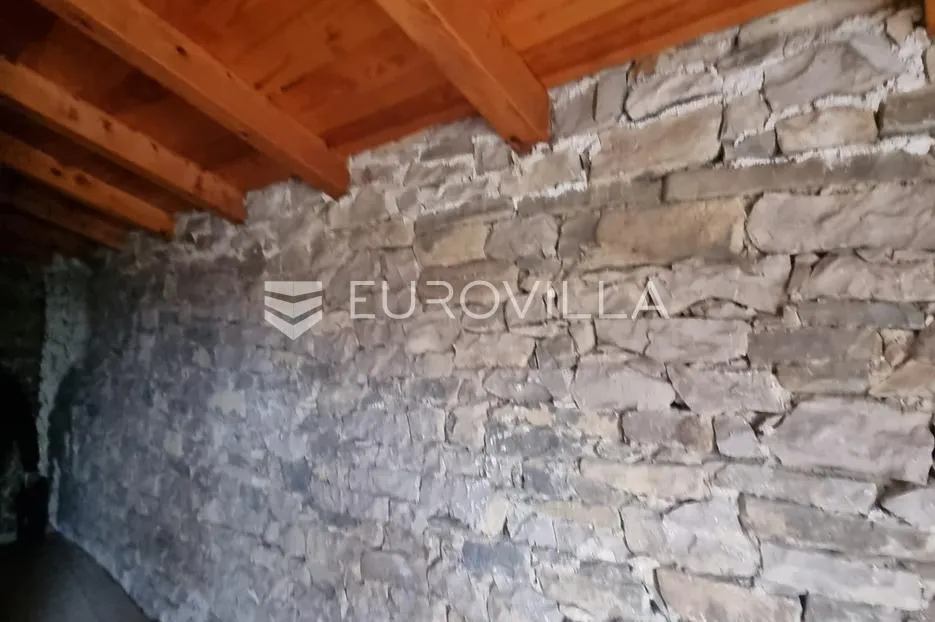 istra, grimalda, kamena kuća u nizu 90m2 s panoramskim pogledom na jezero i okolicu - slika 8