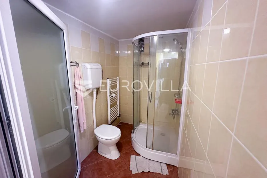 vinkovci, centar, 249.54 m² kuća na 3 etaže pomoćna zgrada te garaža - slika 17
