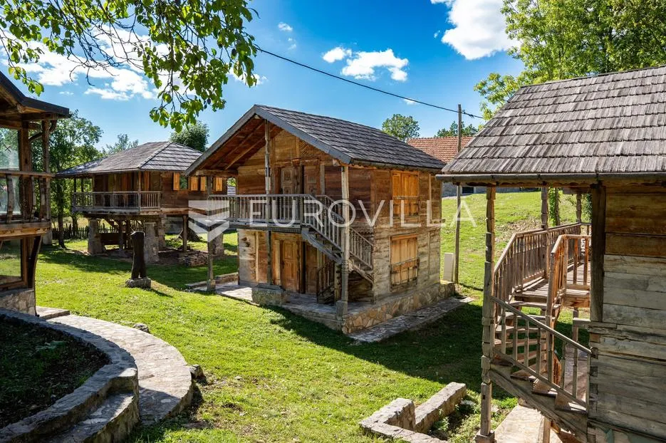 lika, plitvička jezera, ograđeno imanje 40.000 m² s 11 kuća, izuzetna rijetka investicija - slika 24
