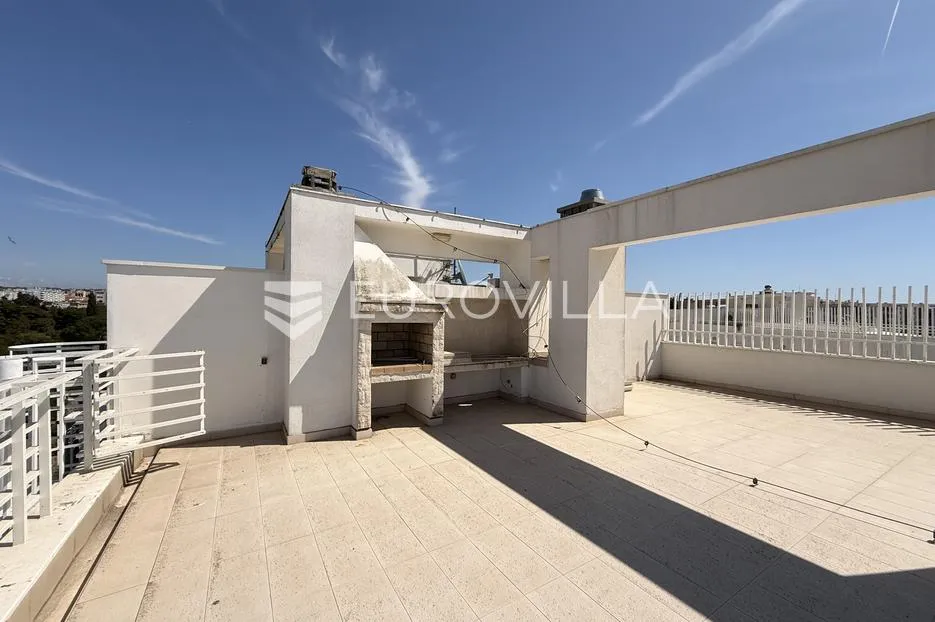 zadar, tiz, ekskluzivan penthouse s panoramskim pogledom na more, terasom, garažnim mjestom - slika 18