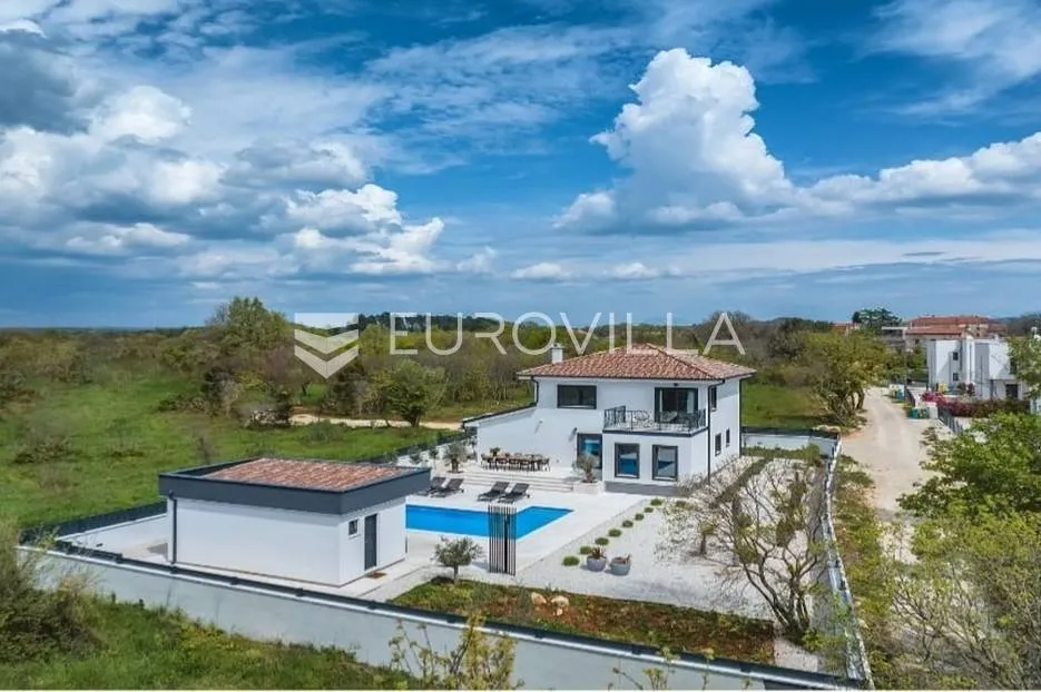 Istra, Krnica, prekrasna moderna vila od 135 m² na velikoj uređenoj okućnici - Krnica, Marčana