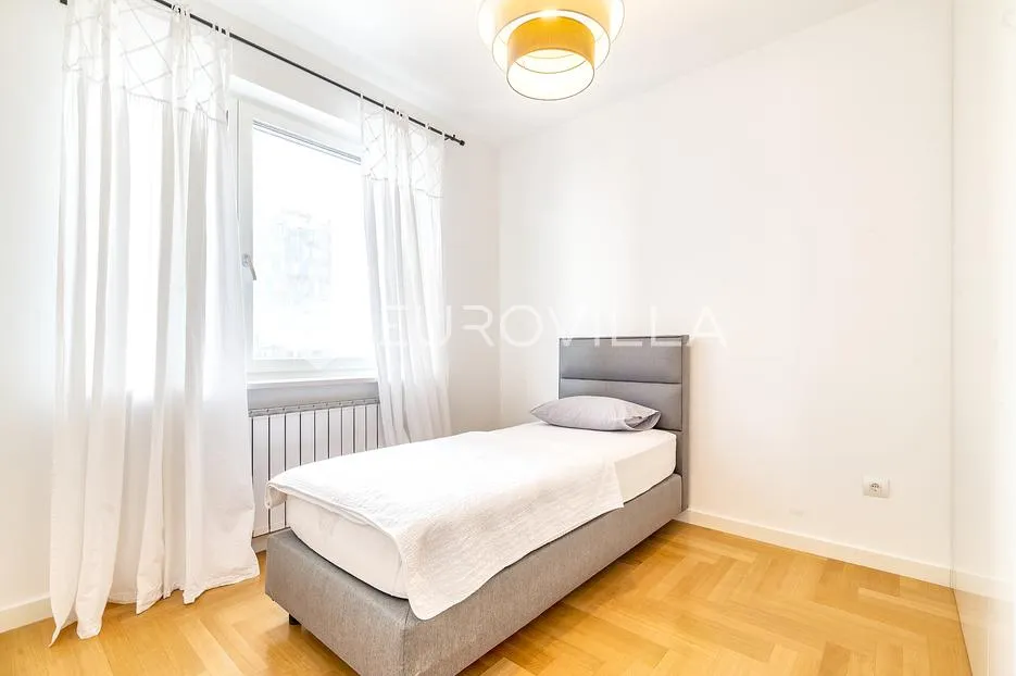zagreb, vmd strojarska, prekrasan peterosoban stan s garažom nkp 140m2 - slika 9