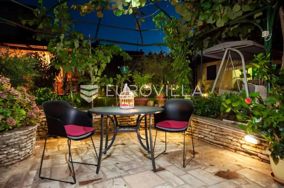 istra, rovinj, kuća 360 m2 s tri stana i zasebnom kućicom, izuzetna lokacija - slika 19
