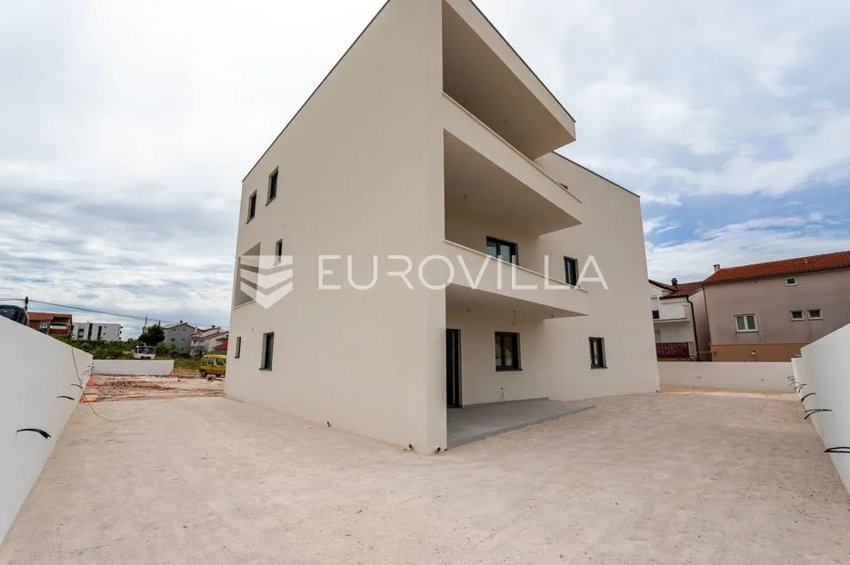vodice, prostran trosoban stan, 172,73 m² - slika 16