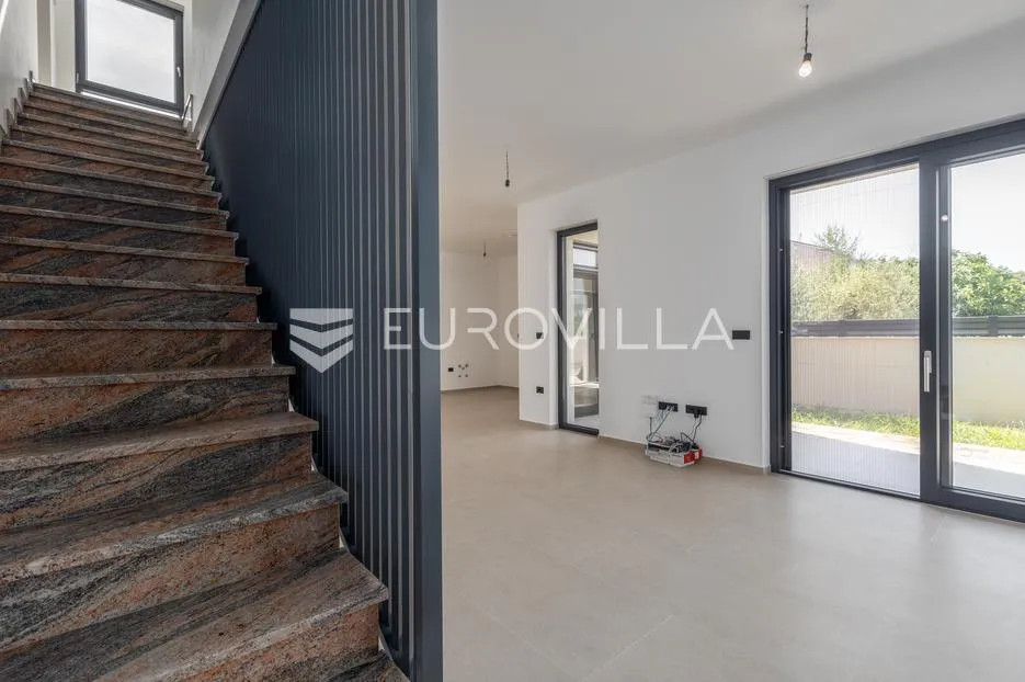 medulin, kvalitetna i moderna duplex kuća a, s grijanim bazenom 30 m² i garažom, 146 m² - slika 8