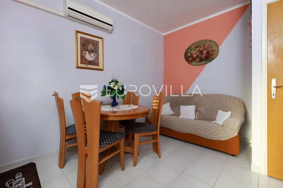 rijeka, zamet, dva uređena stana površine 95 m² s vrtom - slika 17