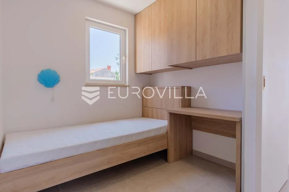 istra, poreč, unikatna dizajnerska vila s dodatnim apartmanom, wellnessom i grijanim bazenom - slika 29