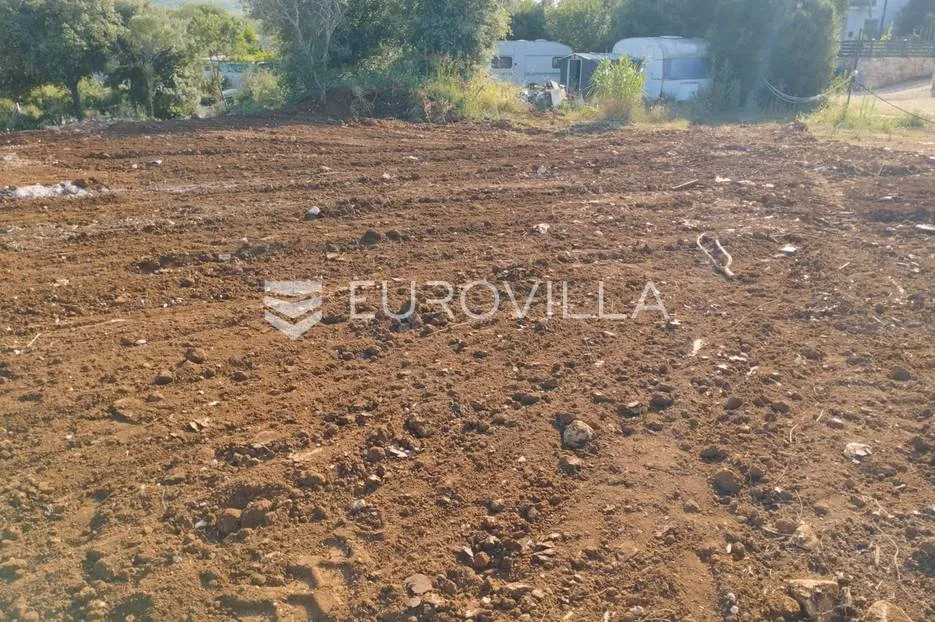 Istra, Rovinj, poljoprivredno zemljište 1000m2 s predanim zahtjevom za urbanizaciju - PRILIKA