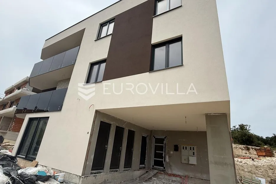 Pula, Pješčana Uvala, četverosobni stan novogradnje 1. kat, 95.50 m², 450 m od mora - Pješčana uvala, Medulin