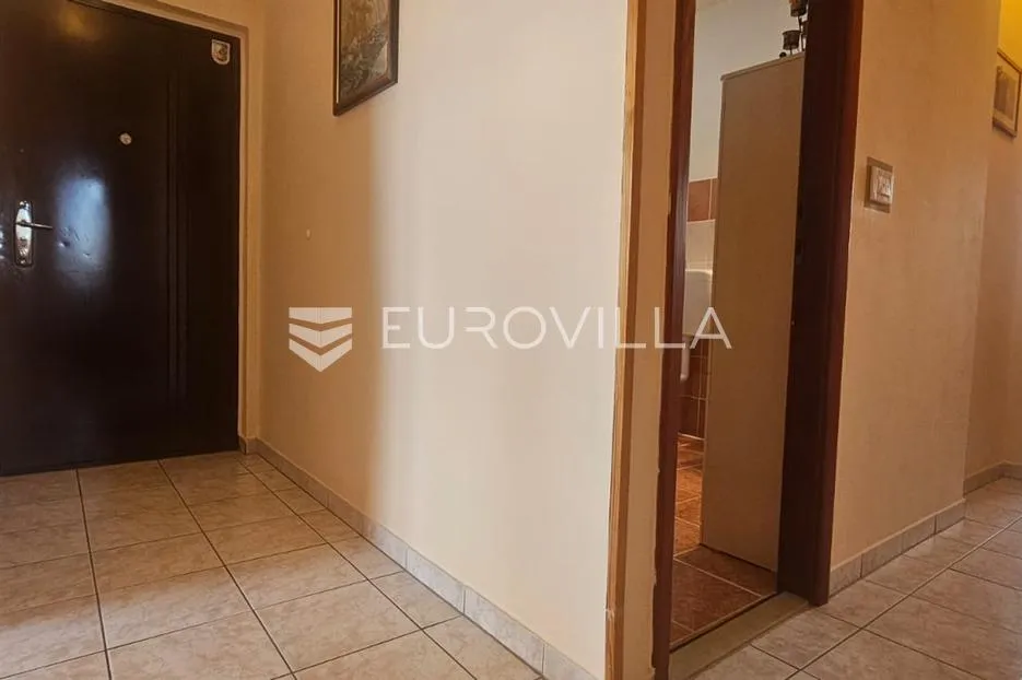 kaštel stari, trosoban stan 73 m² s pogledom na more uz parkirno mjesto i ostavu - slika 13