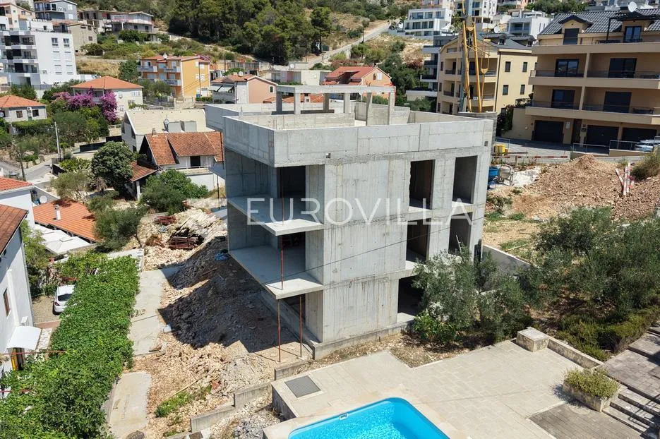 trogir, čiovo, trosoban stan s privatnim bazenom i dva parkirna mjesta - slika 14