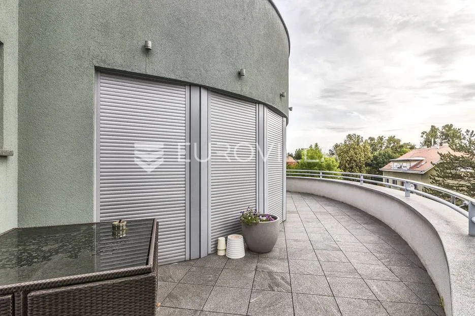 šalata, bijenička, luksuzan četverosoban penthouse - slika 12