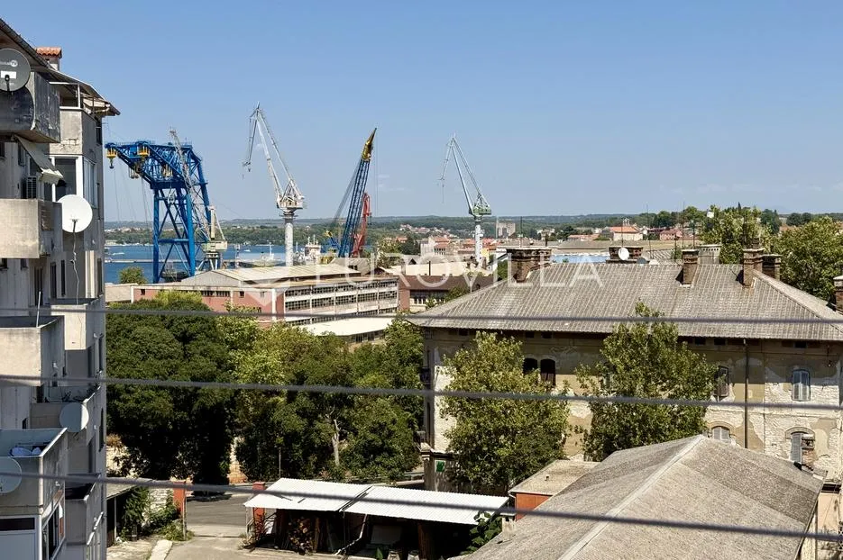 pula, jednosoban stan sa pogledom na grad - slika 7