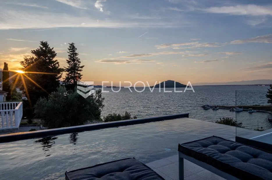 zadarski arhipelag -otok, luksuzna moderna vila prvi red do mora, bazen i garaža - slika 10