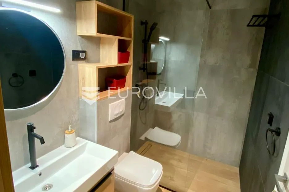 split, firule, dvosoban stan u blizini centra, 2 parkirna mjesta, kratkoročno - slika 6
