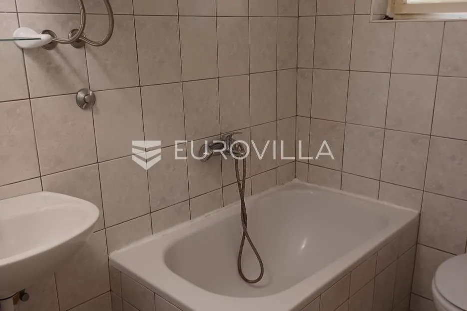 novi vinodolski, kuća, peterosoban stan 139 m² sa poslovnim prostorom 25 m², garaža, 300 m od mora - slika 6