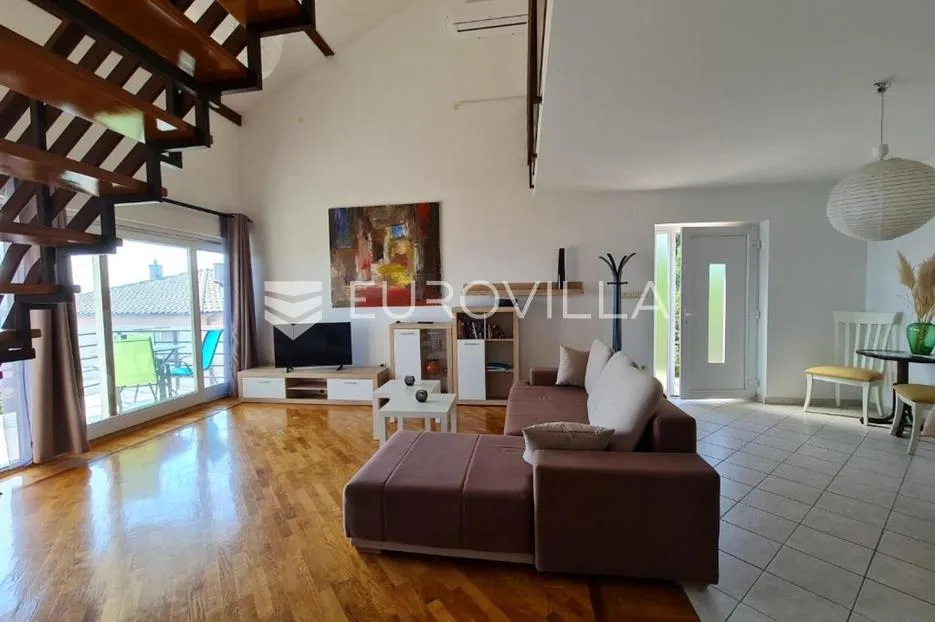 crikvenica, kuća s 8 apartmana i bazenom, 500 m od mora, izvrsna investicija - slika 7