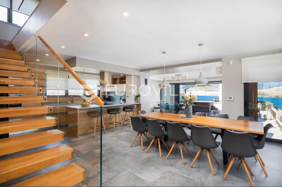 pag prekrasna villa sa pogledom na more 350 m² na 200 metara od mora - slika 17