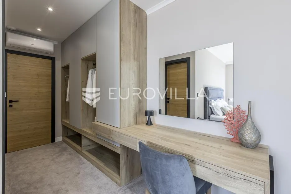 podstrana, luksuzna novoizgrađena vila površine 300 m² - slika 13