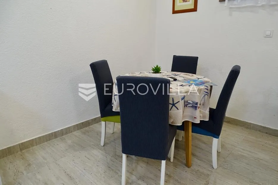 Krk, Malinska, kompletno namješten studio apartman površine 36.27 m², okućnica 81 m² - Milčetići, Malinska-Dubašnica