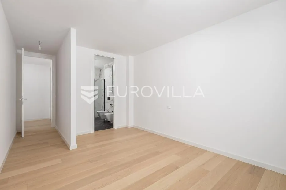 opatija, centar, višesoban stan u novogradnji s 4 parkirna mjesta nkp 247 m2 - slika 7