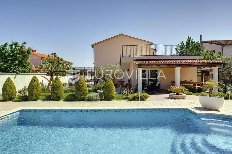 moderna villa s bazenom i teretanom na prestižnoj lokaciji u medulinu - slika 5