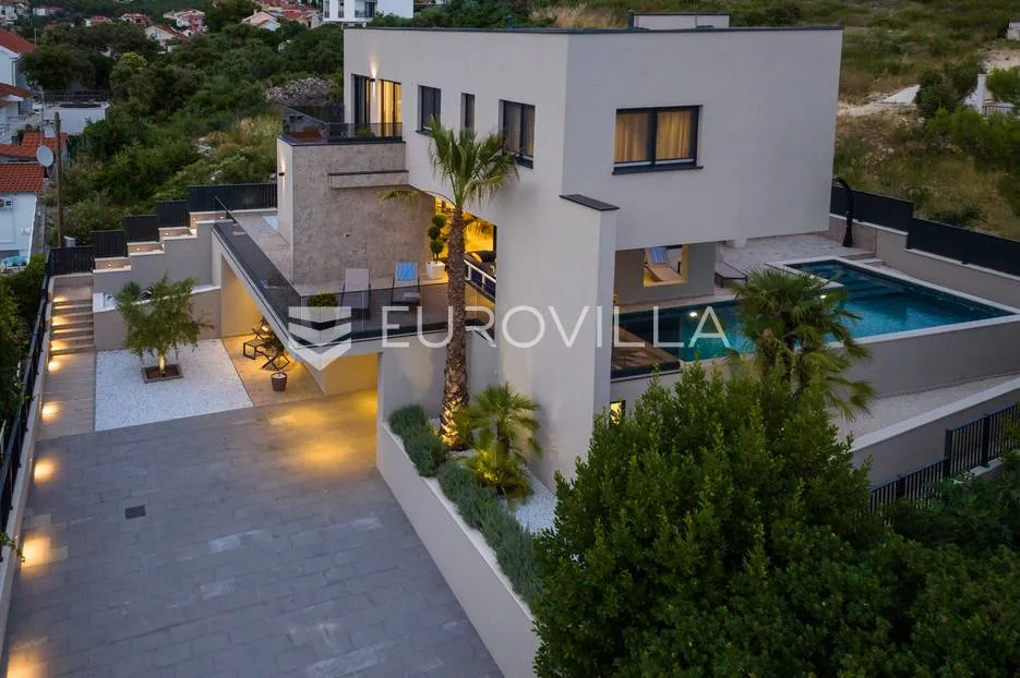 Trogir okolica, moderna vila s bazenom blizu mora - Seget Vranjica, Seget