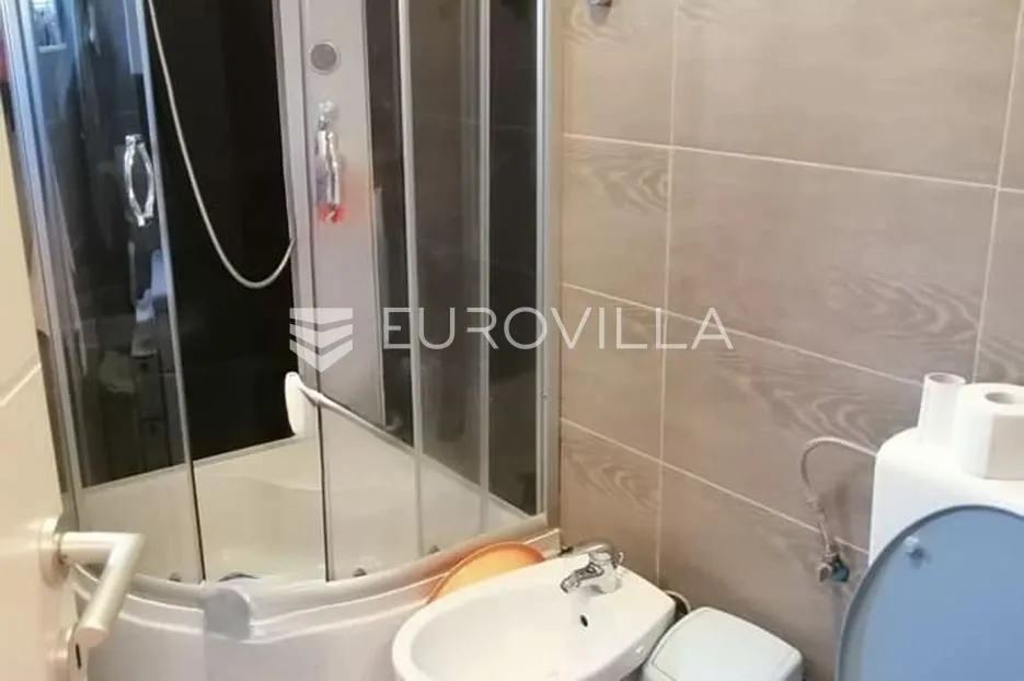 novi vinodolski, dvosoban stan 57 m², samo 150 m od mora, balkon, pogled - slika 6