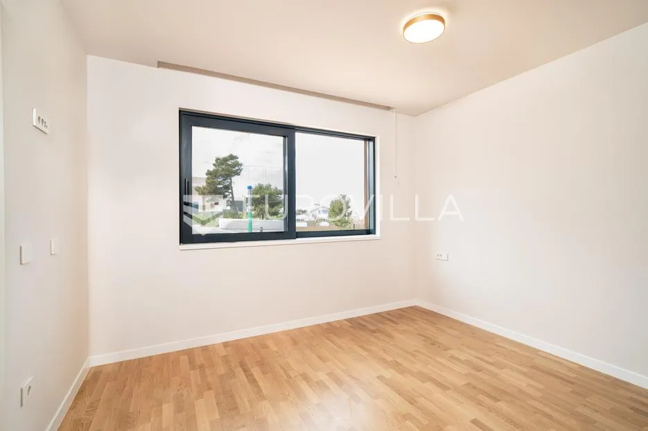 zadar, privlaka, luksuzni dvosoban stan 1. red do mora, 107,60 m² - slika 8