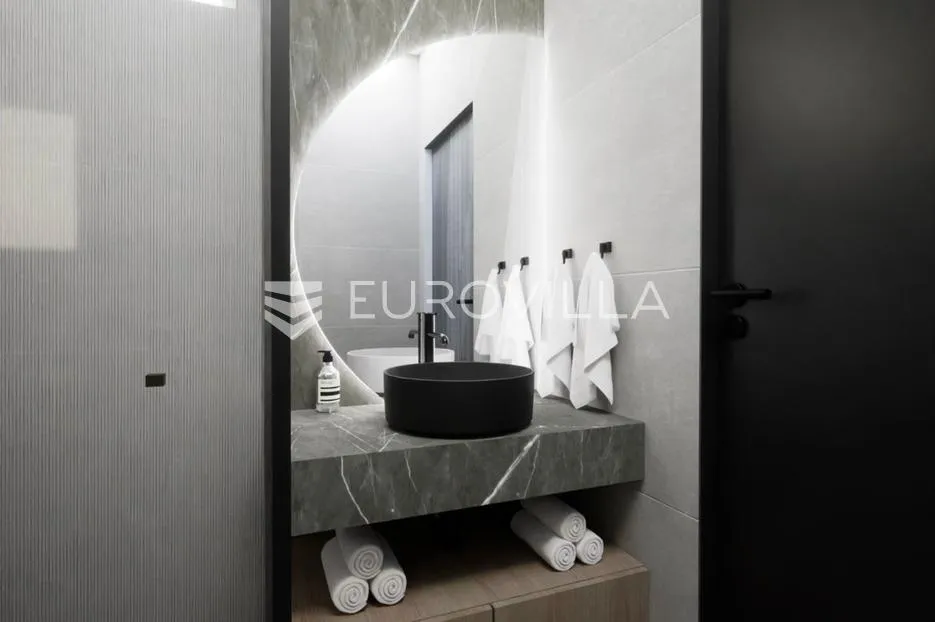 vodice, novogradnja, luksuzna kuća 103,76 m² u nizu s bazenom s3 - slika 49