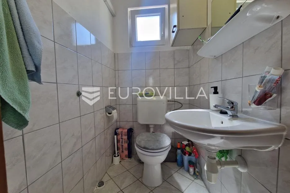 vir, samostojeća katnica s dva apartmana - slika 22