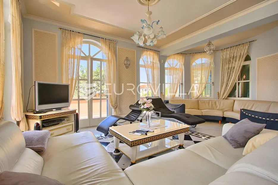 poreč, ekskluzivna vila s 430 m2, atraktivna lokacija - slika 30