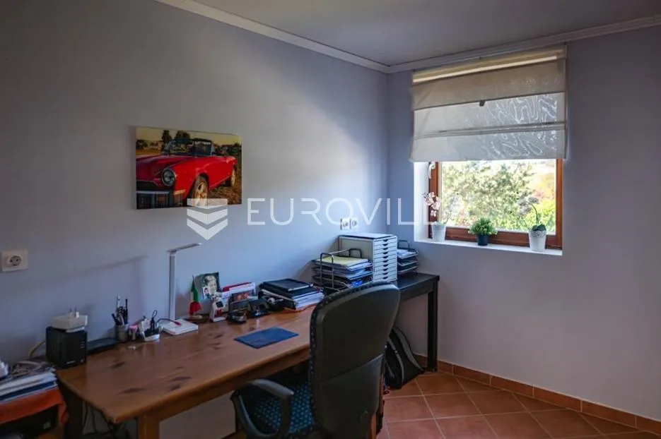 zagreb, gornje vrapče prekrasna obiteljska kuća 270 m² sa bazenom - slika 11
