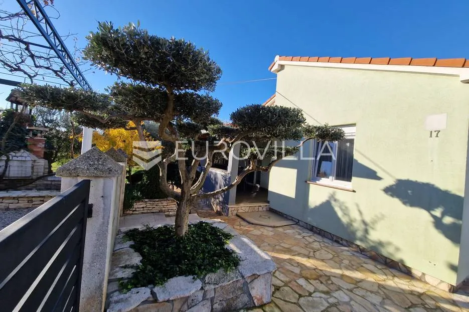 istra, pula - veli vrh, dvije samostojeće prizemnice sa bazenom nkp 50 m2 i 90 m2 - slika 46