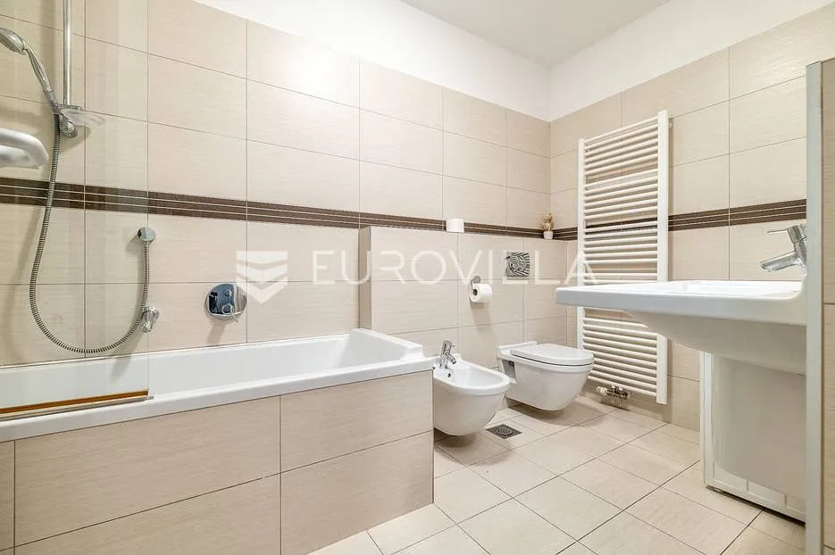 zagreb, bužanova, prekrasan trosoban 97 m² - slika 10