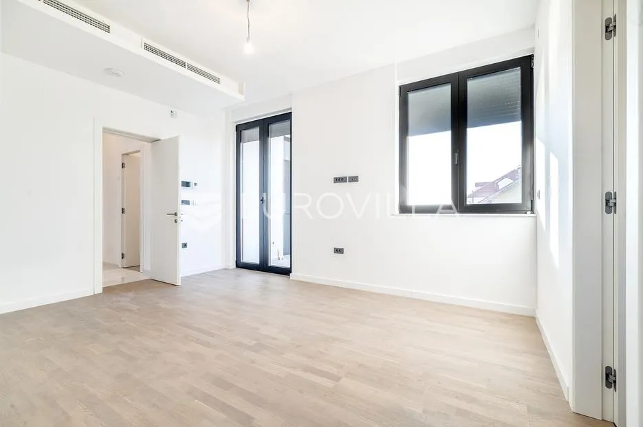 zagreb, šalata novoizgrađena obiteljska vila 250m2 - slika 2