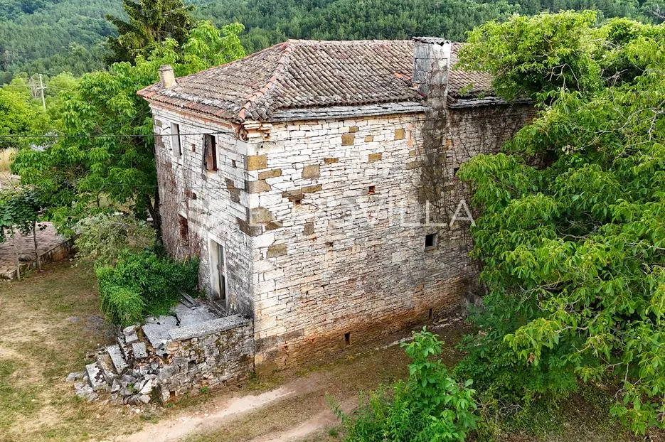 Istra, okolica Oprtlja, Autentična kamena istarska kuća s građevinskim zemljištem - Oprtalj